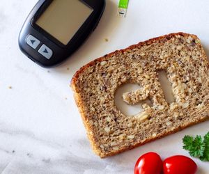 Lepszy sen, mniej głodu i stabilny cukier. Wypróbuj ten przepis na chleb o niskim IG