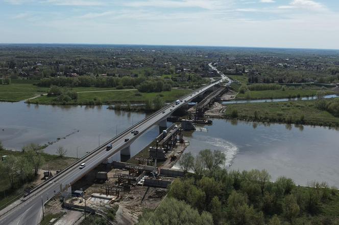 Nasuwanie przęseł mostu w Sandomierzu