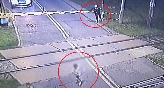 Mikołów: Policjanci w ostatniej chwili uratowali 6-latka. Chłopiec bawił się na torach 