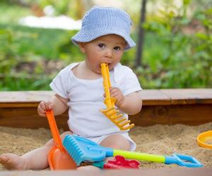 Sanepid ostrzega, rodzice wyśmiewają. Czy trzeba się bać piasku z piaskownicy?