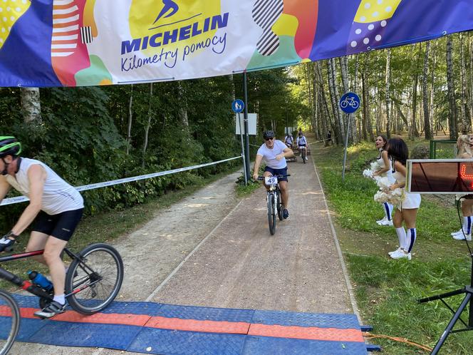 Kilometry Pomocy Michelin 2024. Sportowe emocje na plaży miejskiej w Olsztynie. Zobacz zdjęcia!