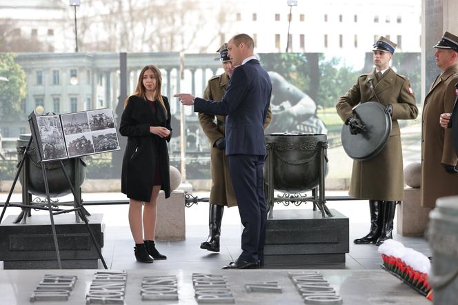 Książę William złożył wieniec na Grobie Nieznanego Żołnierza w Warszawie