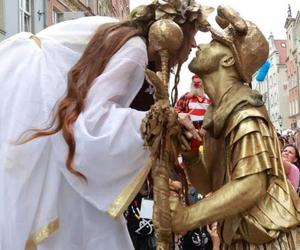 Oświadczyny na Jarmarku Dominikańskim. Takiego rozpoczęcia jeszcze nie było!