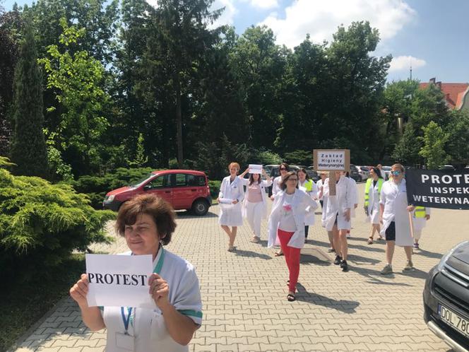 Protest pracowników Inspekcji Weterynaryjnej we Wrocławiu