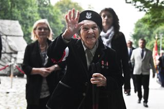 Niedawno skończyła 97 lat, a tu takie wyróżnienie od najmłodszego pokolenia. Dzieci ogłosiły Wandę Traczyk-Stawską Damą Orderu Uśmiechu!