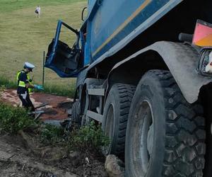 Pijany kierowca tira staranował autobus miejski. 12 osób rannych, a trzy walczą o życie