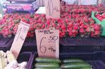 Kilkadziesiąt złotych za koszyczek truskawek! Jakie są ceny warzyw i owoców? 