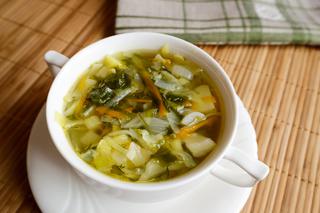 Zupa z młodej kapusty - prosty przepis na wege zupę