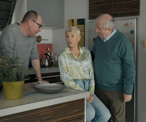 Barwy szczęścia, odcinek 3192: Krystyna (Hanna Bieluszko), Krzysztof Jaworski (Jacek Kałucki), Marek Złoty (Marcin Perchuć)