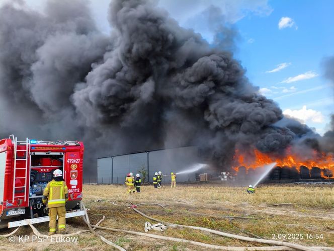 Pożar w bazie firmy transportowej w gm. Łuków
