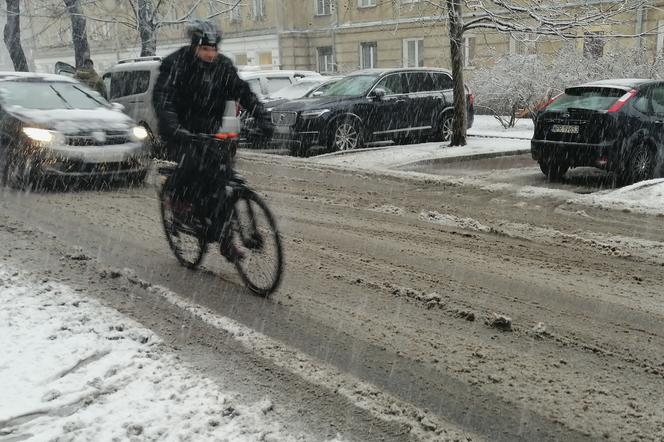 Totalna śnieżyca w Warszawie, Nadciąga pogodowy kataklizm. Miasto czeka kolejny PARALIŻ?!
