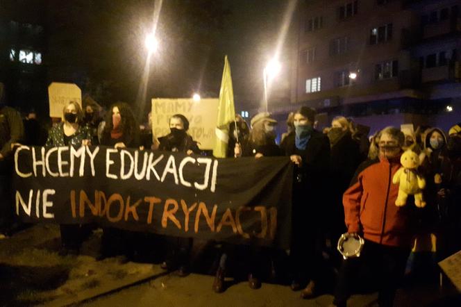 Nie dla ministra Czarnka. Uczniowie i studenci protestowali pod łódzkim kuratorium! [zdjęcia]