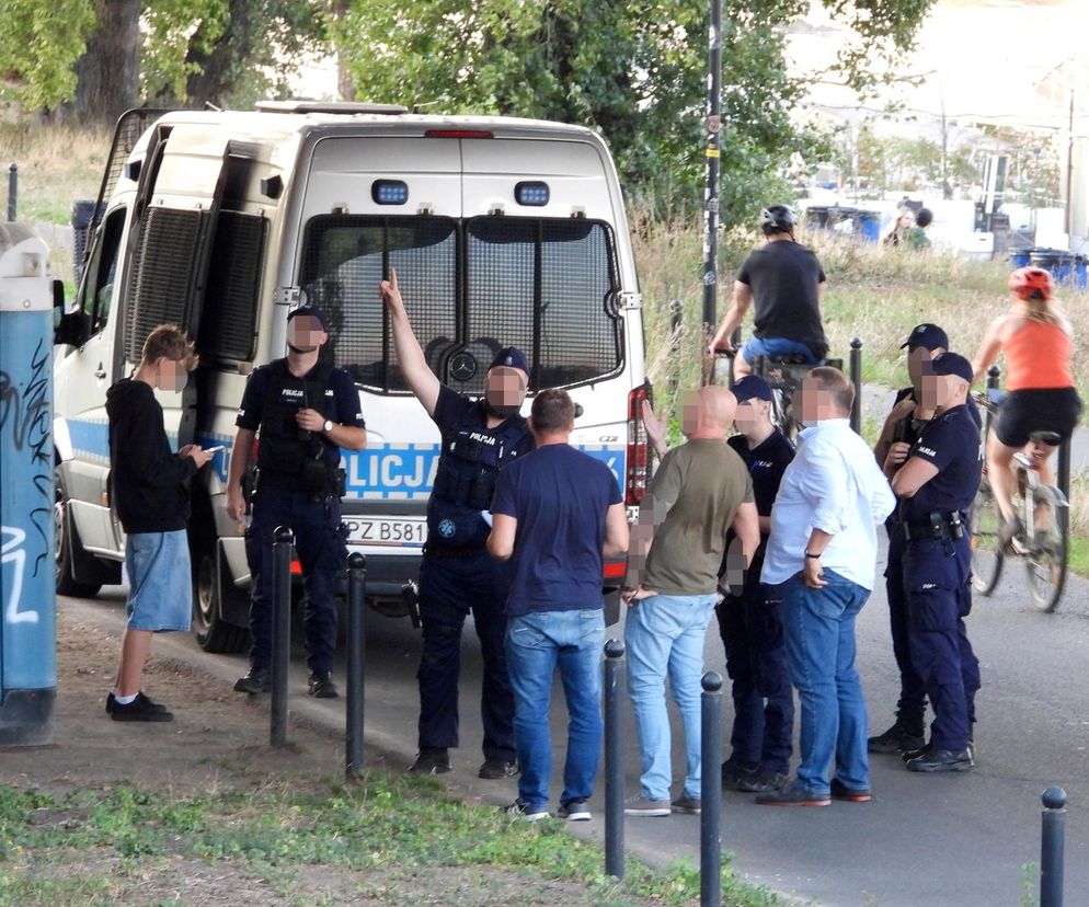 Wypadek na Bulwarach Wiślanych. 15 latka spadła z mostu.