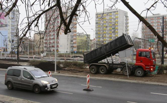 Trwają prace na placu Niepodległości w Toruniu. Wiemy, kiedy się zakończą