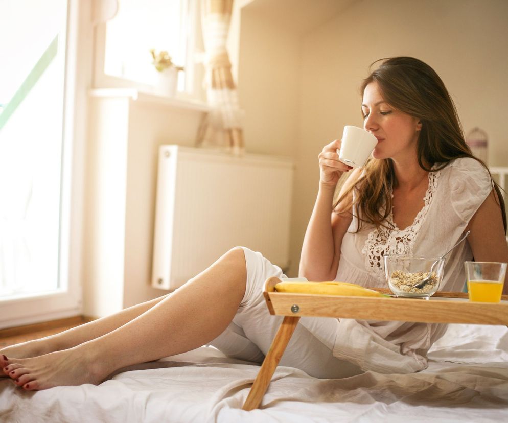 Osoba żyjąca w duchu slow life zwraca dużą uwagę na jedzenie, ubrania, kosmetyki, które wybiera dla siebie i rodziny.