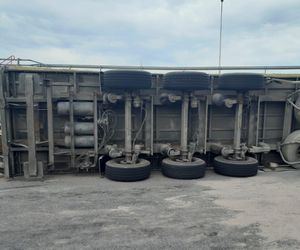 Wypadek w Elizówce koło Lublina. Kierowca został zakleszczony w pojeździe