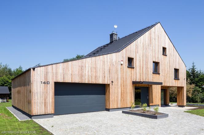 Dom w stylu skandynawskim: podwójny garaż