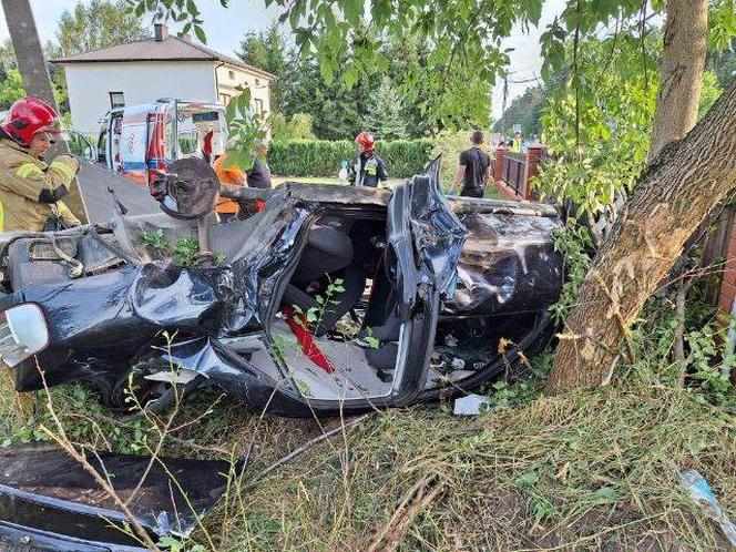 Czarna niedziela. Po dachowaniu w powiecie ostrowieckim nie żyje mężczyzna