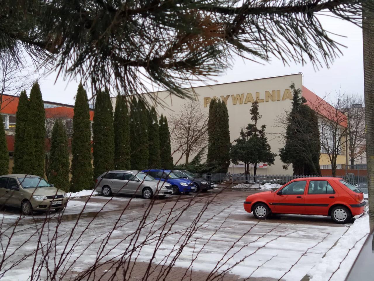 Remont basenu przy siedleckiej szkole „Ósemce” będzie droższy