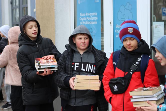 Przeprowadzka biblioteki to koszmar? Nie w Hrubieszowie. Pomogły setki osób