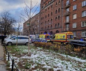 Strzały na warszawskiej Pradze. W trakcie interwencji został ranny policjant. Trwa walka o jego życie