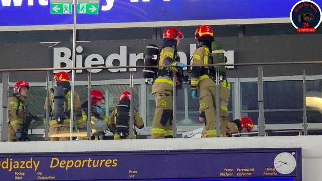 Pożar Biedronki w centrum Warszawy! Duża ewakuacja, na miejscu służby