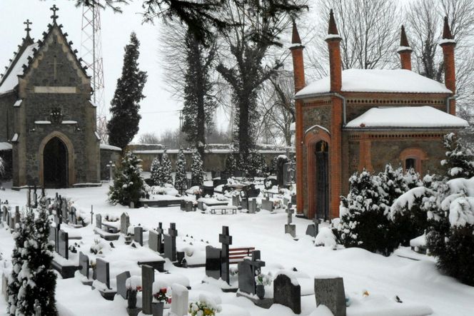  Przerzeczyn-Zdrój na Dolnym Śląsku. Cmentarz przy kościele N.M.P Królowej Polski