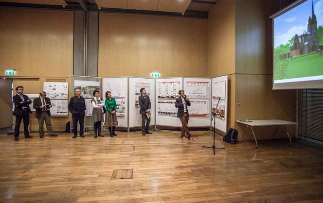 I nagroda - Andrzej Majcher prezentuje pracę nagrodzoną w XIV edycji konkursu o  Nagrodę Architektoniczną im. Małgorzaty Baczko i Piotra Zakrzewskiego