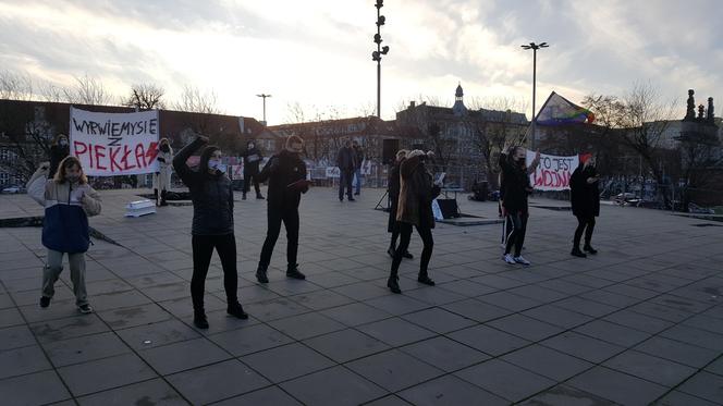 Nasz ogień nigdy nie zgaśnie - w Szczecinie odbył się kolejny Strajk Kobiet [ZDJĘCIA]