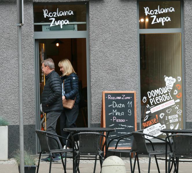 Jan Frycz z żoną zwiedzają Gdynię