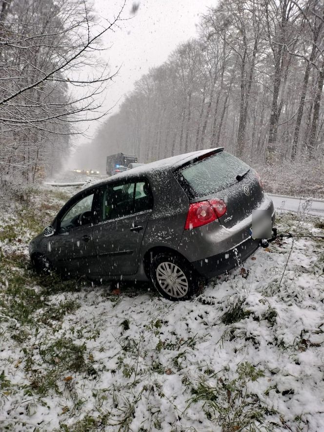 18-latka straciła panowanie nad autem i wjechała do rowu