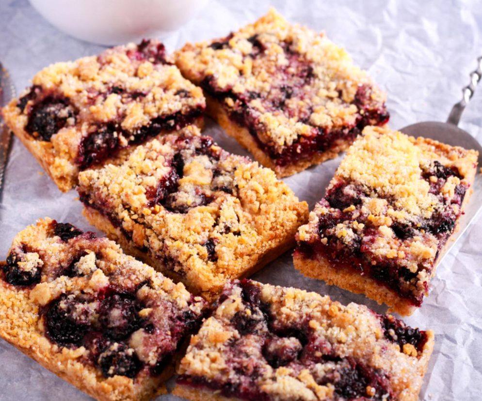 Kruche ciasto z dżemem i kruszonką. Słodka klasyka każdego lata