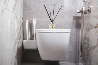 Nasącz w słoiczku i postaw w toalecie. Aksamitny zapach rozniesie się po całym pomieszczeniu na wiele dni. Naturalny zapach