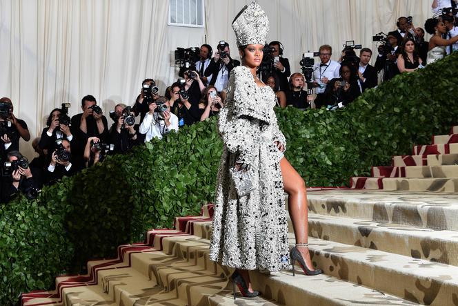 MET Gala 2018: Rihanna przebrana za papieża! Jak Wam się podoba papieżyca?