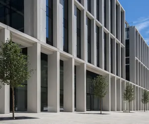 Nowogrodzka Square z Grand Prix Nagrody Architektonicznej Prezydenta Warszawy