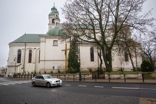 Wyjątkowe znalezisko w trakcie renowacji kościoła pobernardyńskiego w Lublinie. Znaleziono pozdrowienia sprzed 123 lat! Zdjęcia