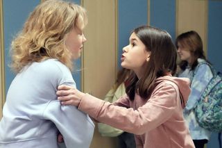 Barwy szczęścia, odcinek 3195: Alina pokona Emilkę w walce o koleżanki! Stadnina Rawiczowej pójdzie w odstawkę