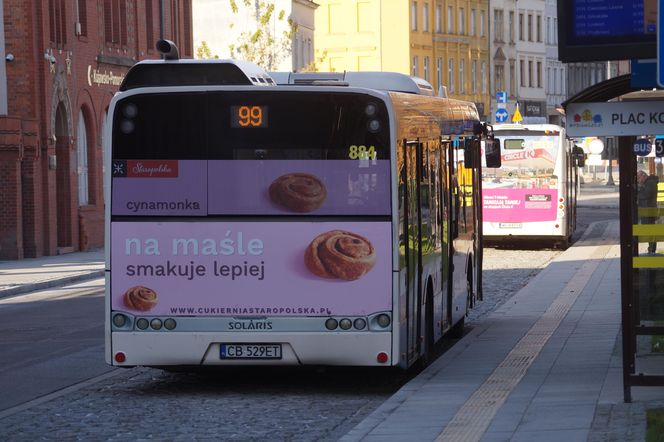 Na zrewitalizowany plac Kościeleckich w Bydgosczy wróciły autobusy! 