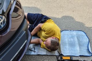  Olkusz. Zaginiona kotka Blue odnaleziona w Chorwacji. Przejechała w zderzaku ponad 1 000 kilometrów 