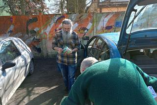 Robert pracował w schronisku, niepełnosprawny Maciej tam żył. Razem pomagają ludziom w kryzysie bezdomności [ZDJĘCIA]