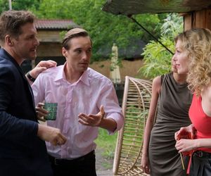 M jak miłość odc. 1887. Olek (Maurycy Popiel), Marcin (Mikołaj Roznerski), Klaudia (Magdalena Dwurzyńska)