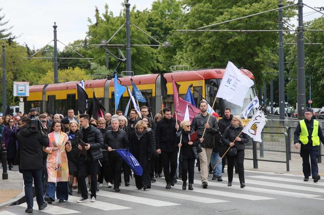   Razem przeciw przemocy. Medycy protestują w Warszawie