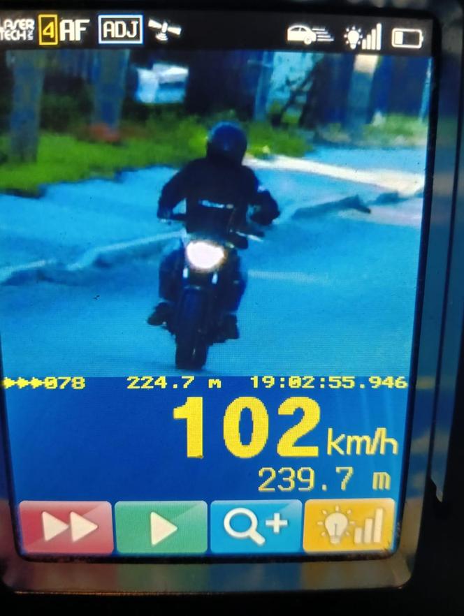 Tarnowska policja poszukuje motocyklisty, który potrącił funkcjonariusza na służbie