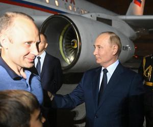 W. Putin czekał na swoich szpiegów na lotnisku Wnukowo 