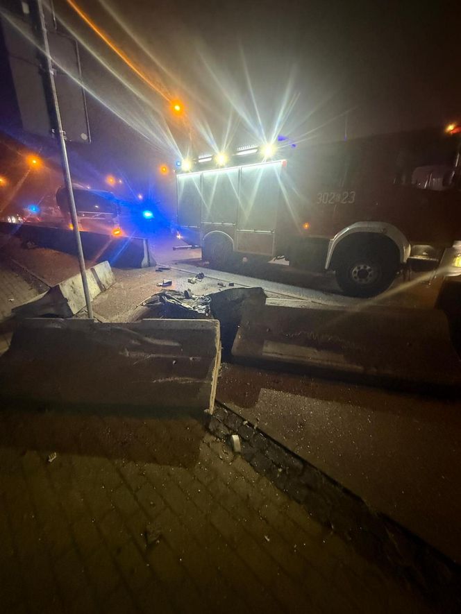 Groźny wypadek w Gdańsku. Dachowanie auta na ul. Sucharskiego