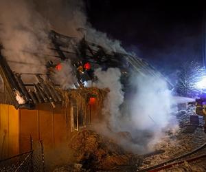 Tragiczny pożar drewnianego domu w Moderówce. Nie żyje kobieta 