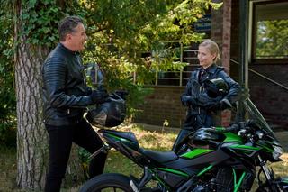 Na Wspólnej, odcinek 3723: Łujca Agier (Magdalena Kaczmarek), Lew Nalepa (Przemysław Sadowski)