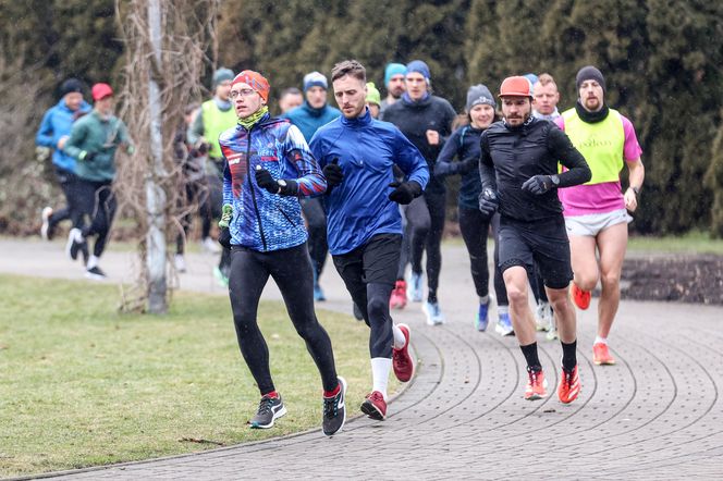 Sobotni parkrun jak zwykle przyciągnął tłumy. To wyjątkowy bieg w samym sercu Katowic ZDJĘCIA