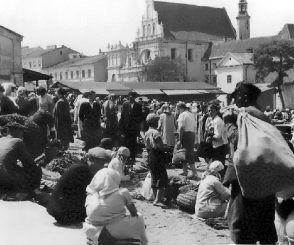 Tak na starych zdjęciach wyglądał targ na Świętoduskiej w Lublinie. Musicie to zobaczyć!