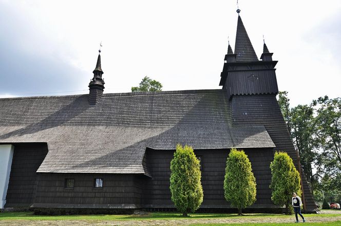 Ta małopolska wieś leżała kiedyś w innym państwie. Jej ozdobą jest zabytkowy kościół 